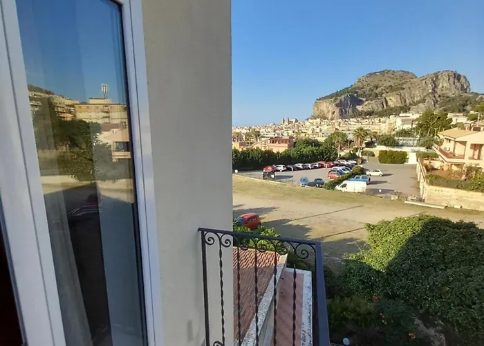 Πανσιόν Holidays