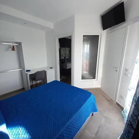 Holidays تْشيفالو