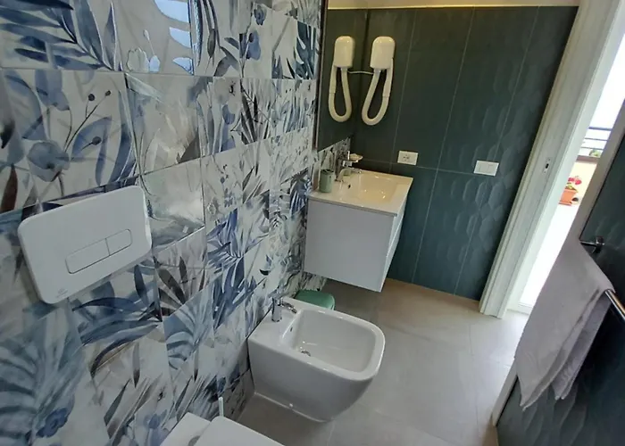 Holidays בית הארחה 4*